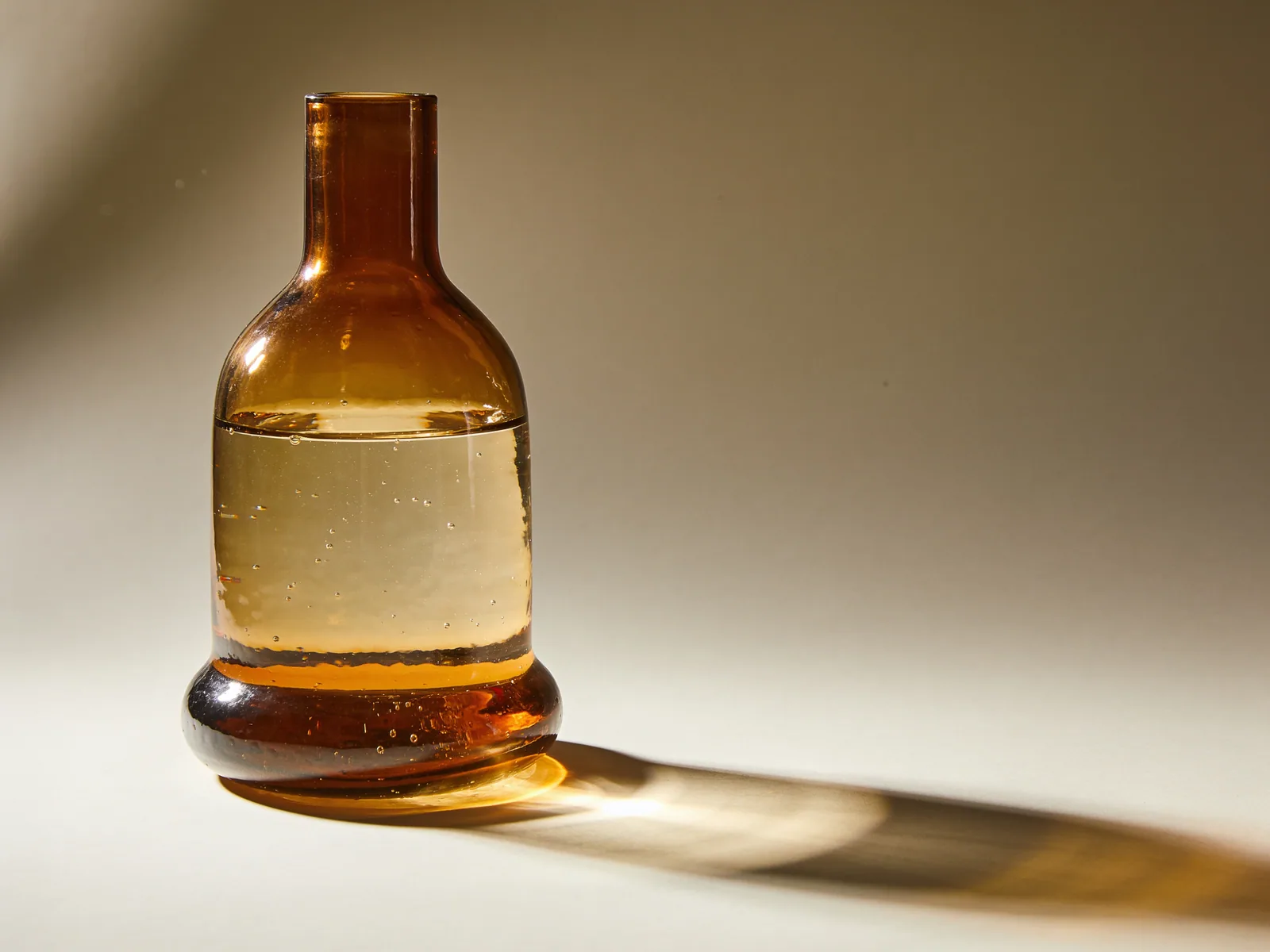 Ambra Water Carafe — Hand-blown amber glass, 1.1 L
